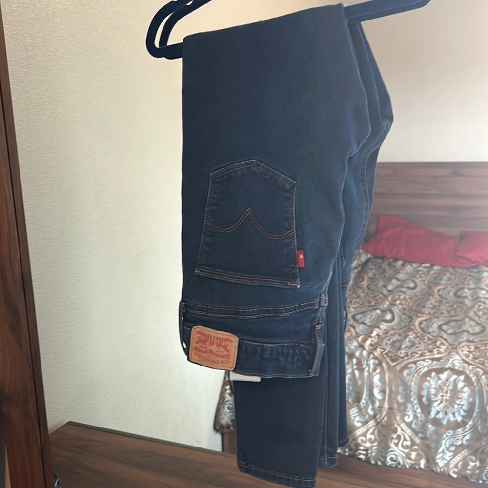Slimming Skinny Levi’s 29